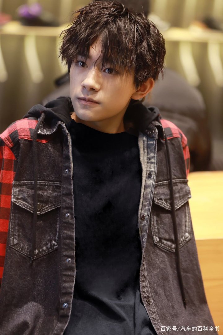 韩红发文力挺易烊千玺,为何却被翻旧账?她曾力挺哪些人呢?