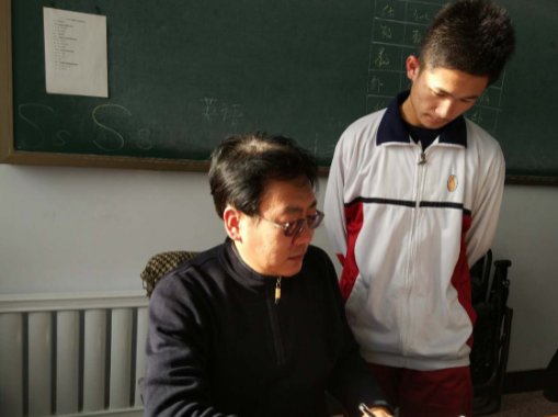 如果遇到学生当众辱骂老师，老师该怎么处理才好呢？希望大家来点建议！