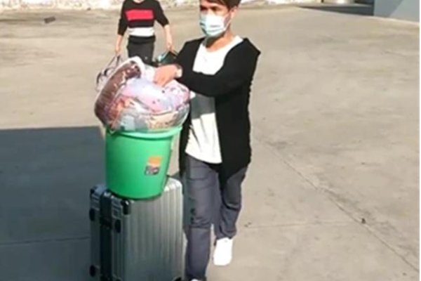 提桶跑路啥意思