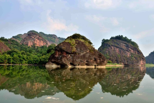 龙虎山仙水岩上为什么会有这么多的崖墓?