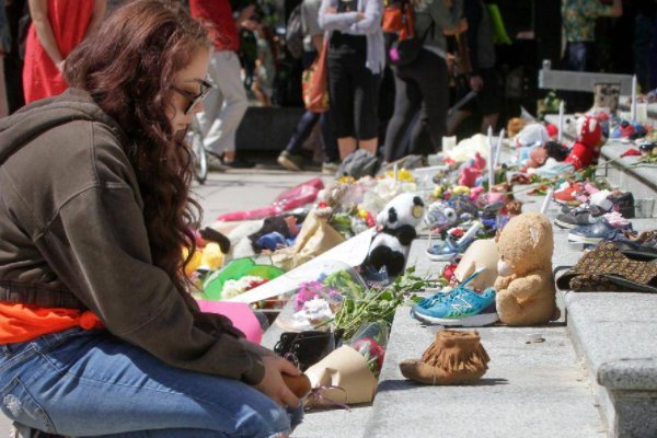 加拿大一学校旧址现215具儿童遗骸，官方对此有何表示？