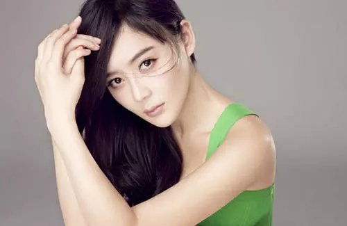 袁姗姗穿睡衣走红毯，你喜欢她此次走红毯的造型吗？