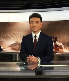 康辉21岁面试视频曝光,年轻时的康辉有多帅?