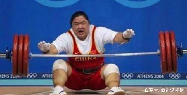 世界举重冠军唐功红,为国争光冒死一举后七窍流血,现在怎么样了?
