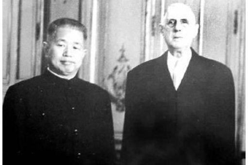 黄镇将军55年授什么军衔?