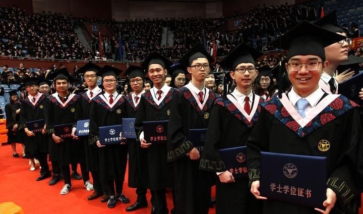 硕士毕业服和本科毕业服有什么区别