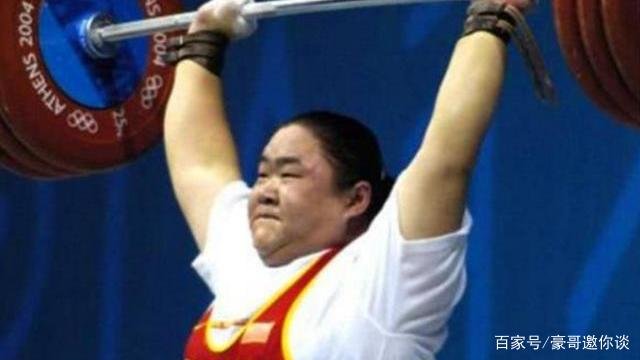 世界举重冠军唐功红,为国争光冒死一举后七窍流血,现在怎么样了?