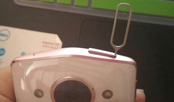 美图手机2怎么插卡?