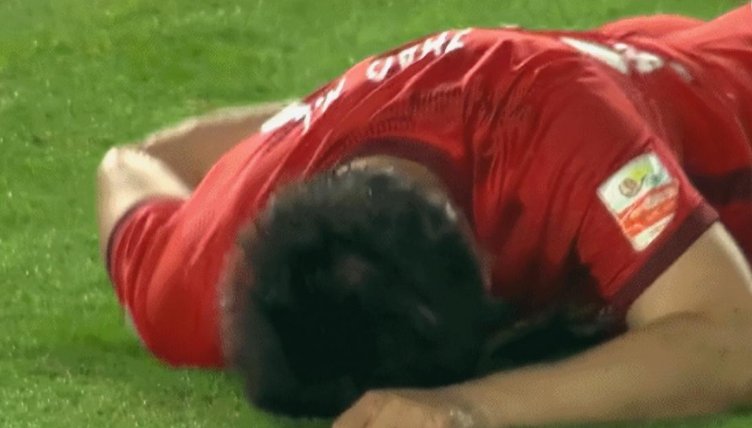 韦世豪侵犯导致赵宏略四根肋骨骨折,本赛季基本报销!韦世豪恶意使坏吗?