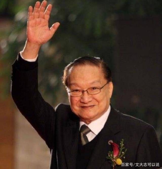 金庸去世一个时代的结束，唐家三少为何会是另一时代的兴起？