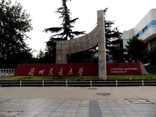 兰州交通大学一学生在宿舍意外死亡,校方是否需要承担一定的责任?
