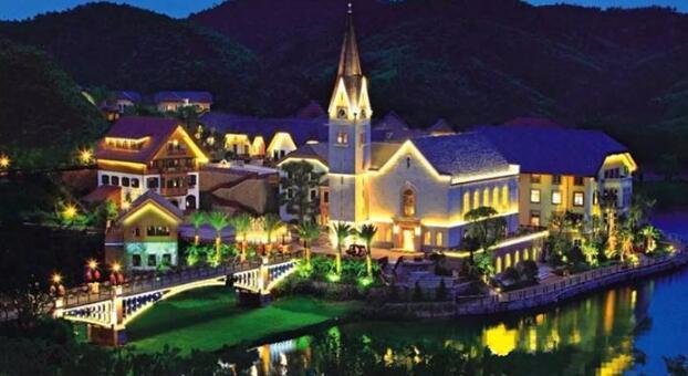 五矿哈斯塔特在什么地方了?有什么好玩的地方么?