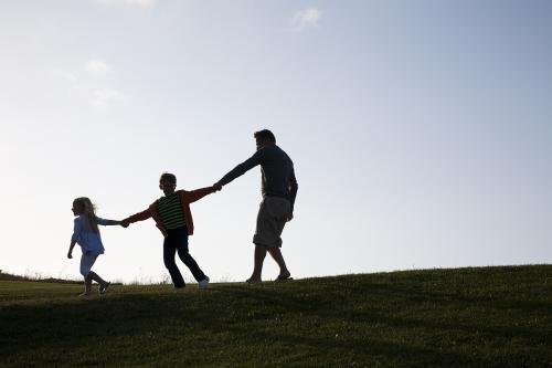 女童被风筝缠卷飞至半空，女童目前的身体状况如何？