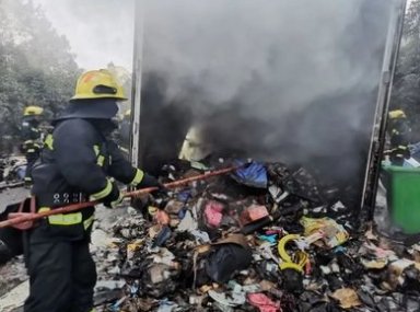 沪渝高速上一辆快递车起火包裹烧光，造成了多大的损失？