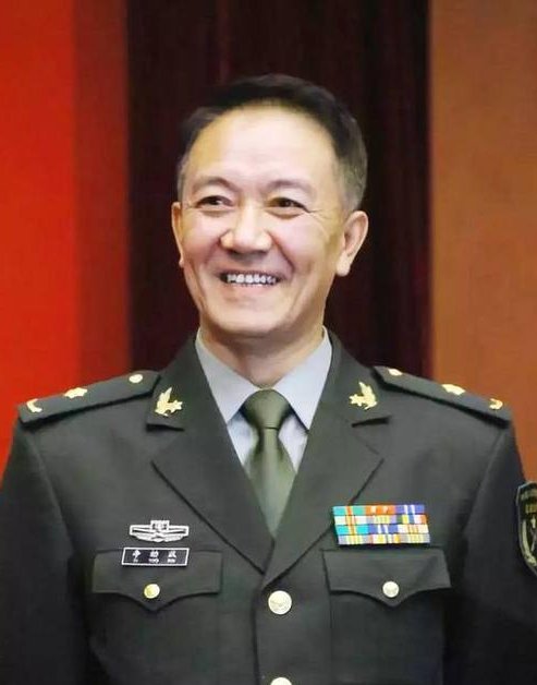 李云龙之后再无经典吗?大器晚成的李幼斌61岁仍游历演艺圈,你怎么看?