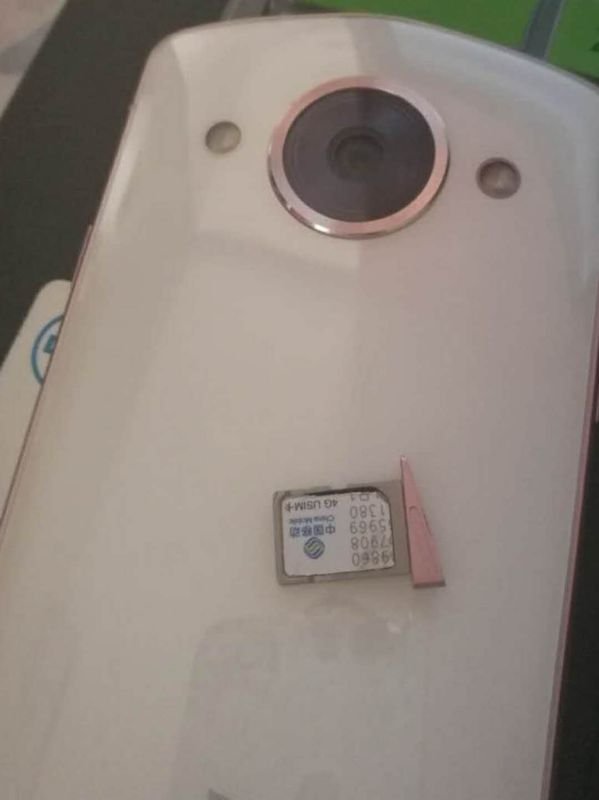 美图手机2怎么插卡?