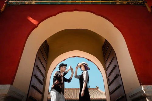 太庙拍婚纱照，摄影师翻护栏踩御道被行拘，你觉得他冤吗？