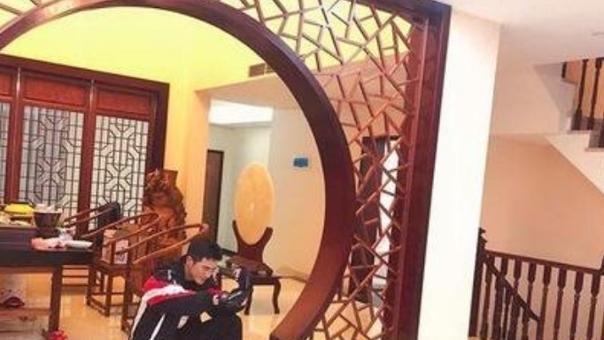 麦迪娜直言姜潮从小到大没有独自一人出过门,姜潮家到底多有钱?