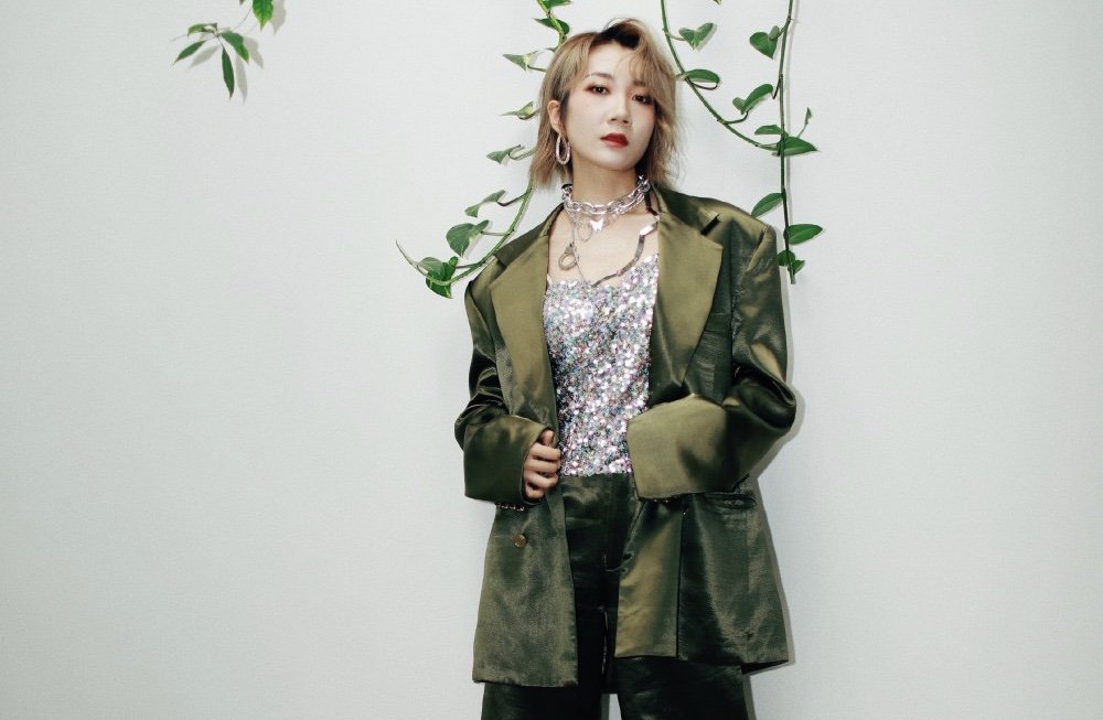 学生就乃万事件发表不当言论被退学,学校如此做法合理吗?