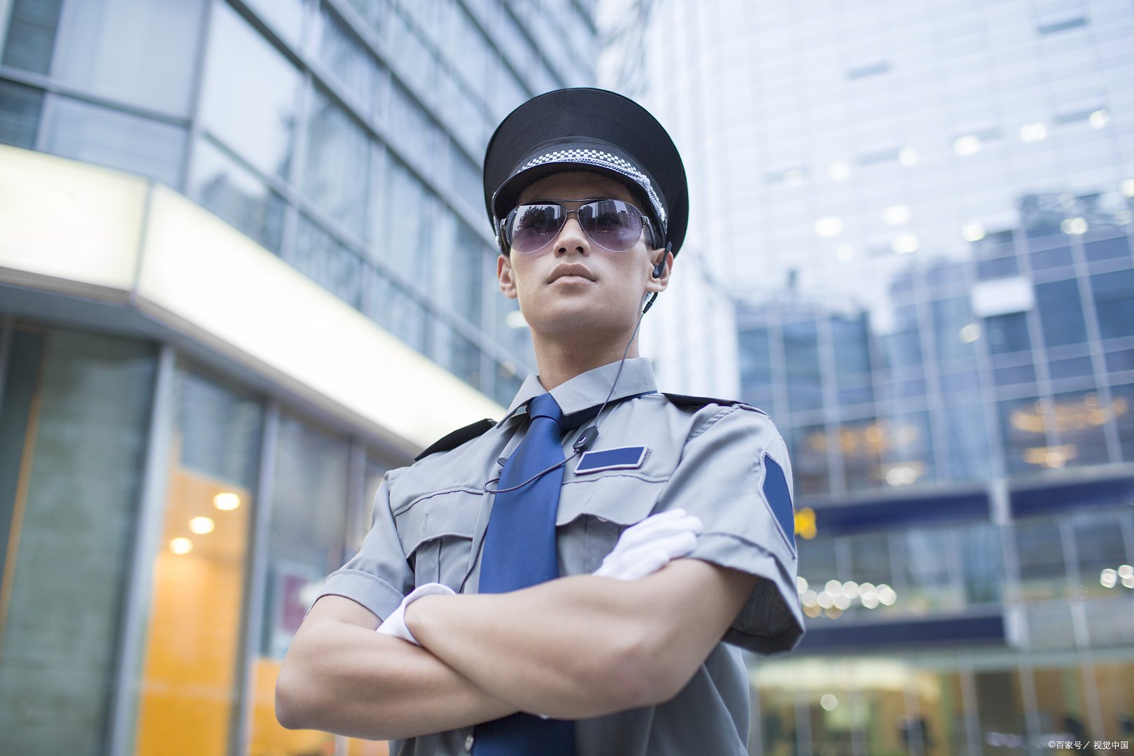 西安地铁事件引热议！保安究竟有没有权力对乘客采取强制措施？