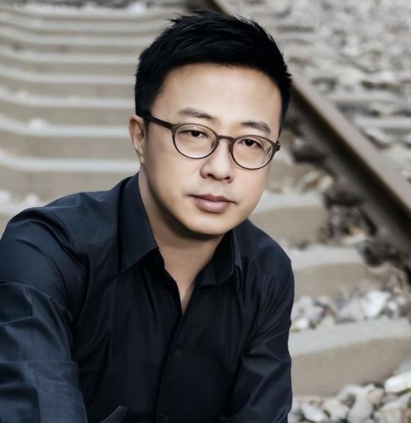 沈庆车祸去世了，造成这场车祸的原因是什么？