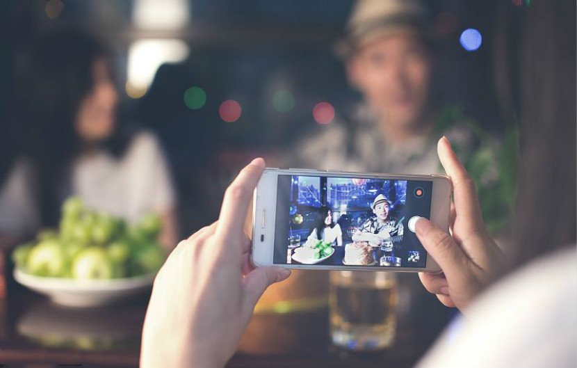 宜春夫妇去世留8个孩子，大批网红蹭流量，是否该严厉打击这些网红？