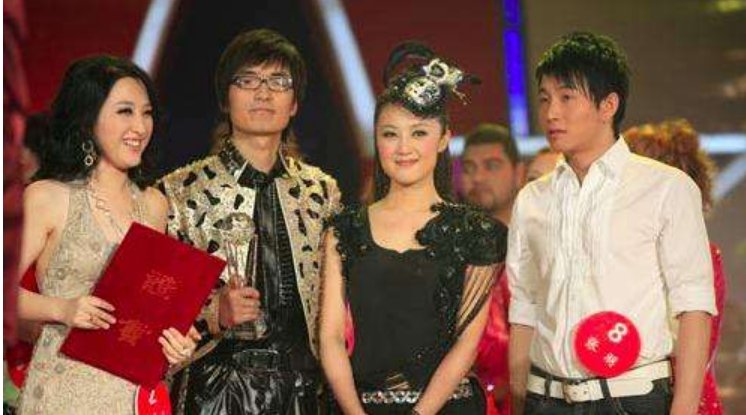 央视《星光大道》捧红的两个组合凤凰传奇玖月奇迹现状如何？