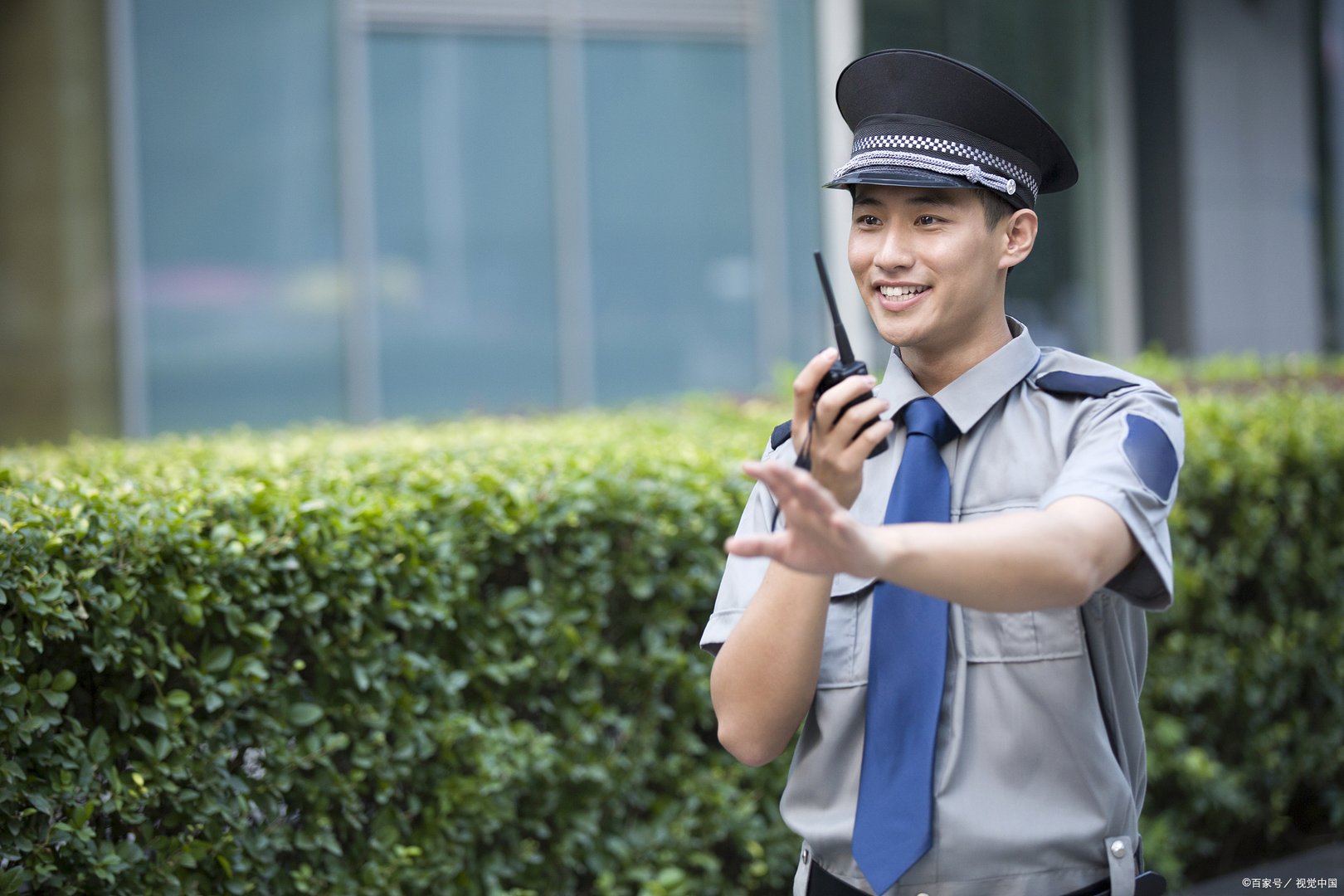 西安地铁事件引热议！保安究竟有没有权力对乘客采取强制措施？