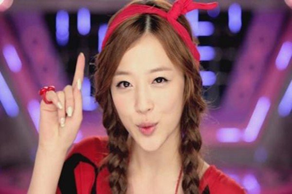 25岁韩国顶级女星雪莉家中自杀，韩国娱乐圈到底有多“深”？