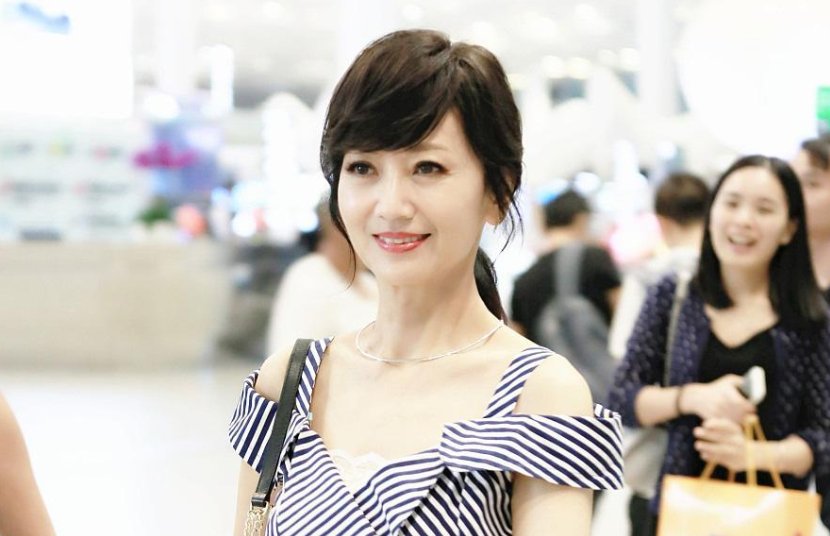 66岁赵雅芝近照，为何依然这么年轻？
