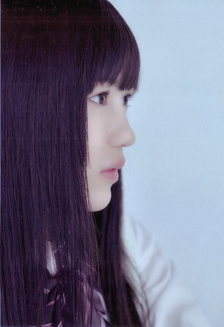 需求渡边麻友的高清壁纸。