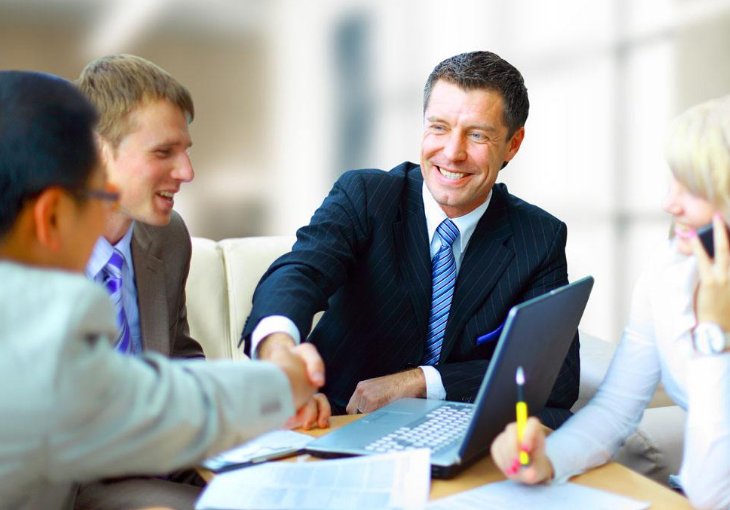 “公司法人代表姓名” 英文简洁版翻译