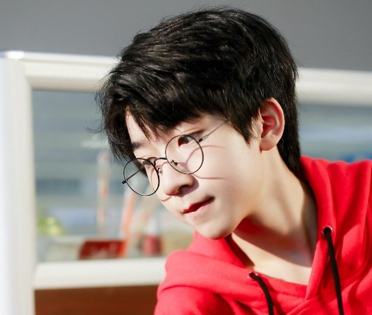 时代少年团贺峻霖高考成绩出炉,他能考上哪所学院?