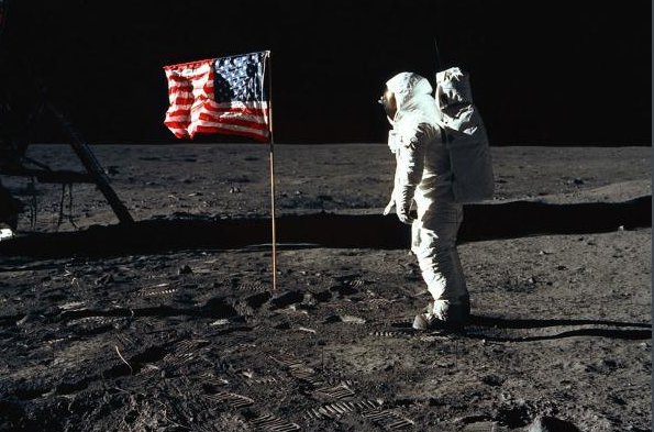 中国玉兔登月 找到美国国旗没有