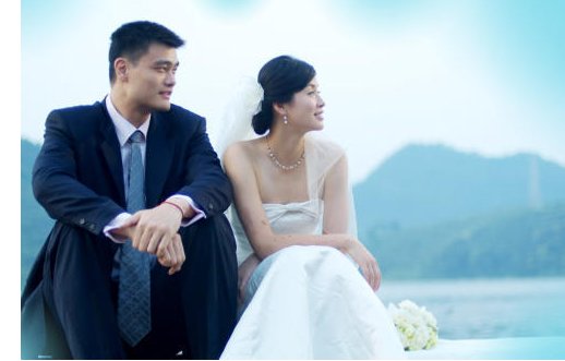 姚明和妻子叶莉什么时候结婚的？