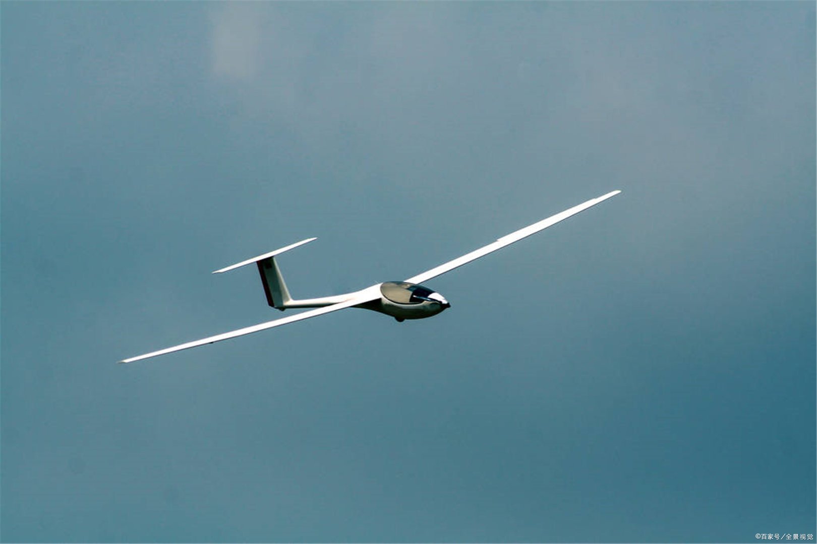 滑翔机的的动力来源是什么，为什么没有动力也能飞翔？