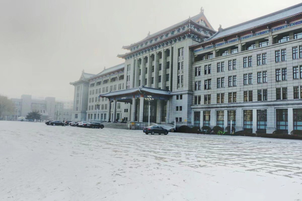 哈尔滨工程大学校园内有哪些标志性建筑?