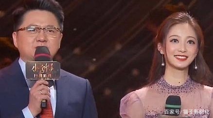 冯琳母亲称看直播才知道女儿是领诵员,母亲看到直播的那一瞬间是什么心情?