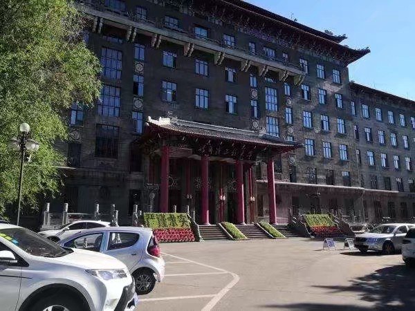 哈尔滨工程大学校园内有哪些标志性建筑?