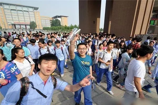 长春考生不相信物理成绩只17.5分要求笔迹鉴定,官方对此是如何回应的?