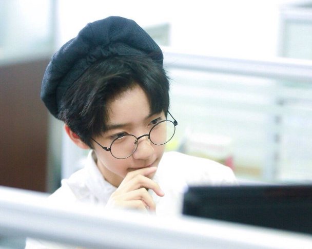 时代少年团贺峻霖高考成绩出炉,他能考上哪所学院?