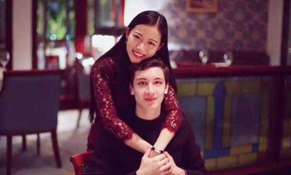 她是中国最美女掌门,太极拳比李连杰打得好,34岁嫁老外,如今怎样了?