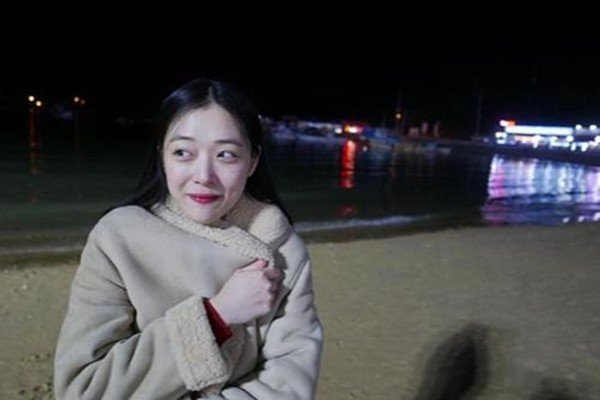25岁韩国顶级女星雪莉家中自杀，韩国娱乐圈到底有多“深”？
