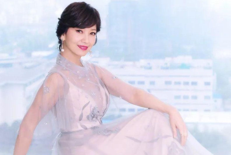 66岁赵雅芝近照，为何依然这么年轻？