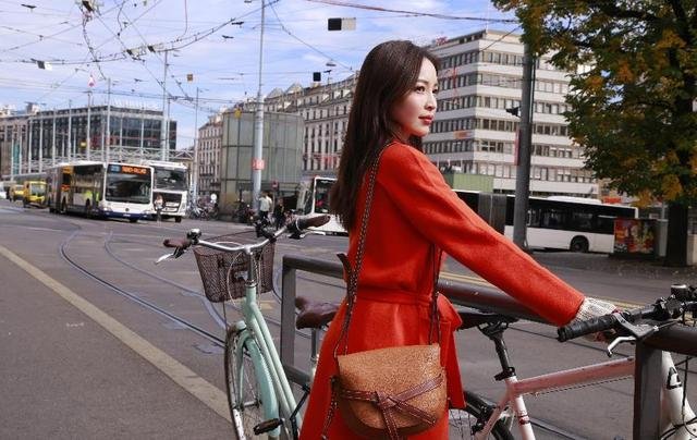 又一位台球女神走红。穿旗袍身姿傲人,她是谁呢?