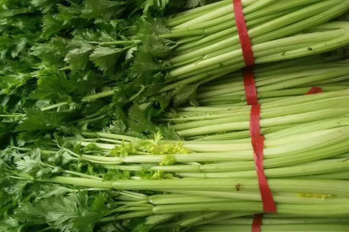 西芹怎么做好吃？