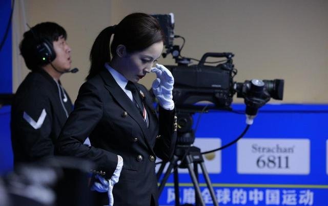 又一位台球女神走红。穿旗袍身姿傲人,她是谁呢?