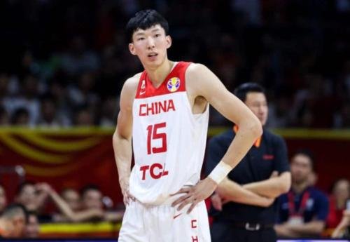 周琦因爱吃鸡蛋灌饼而被球迷吐槽，这是什么原因导致的？