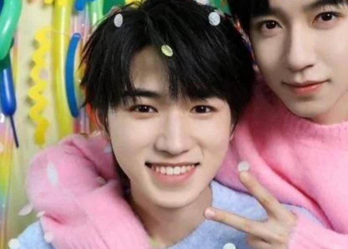 贺峻霖高考成绩过线成功考上院校,同队成员马嘉祺成绩如何?