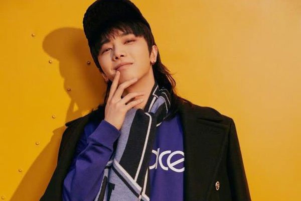 华晨宇被曝抽烟，这算是丑闻吗？